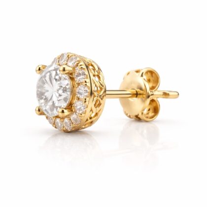 Złoty kolczyk z diamentem